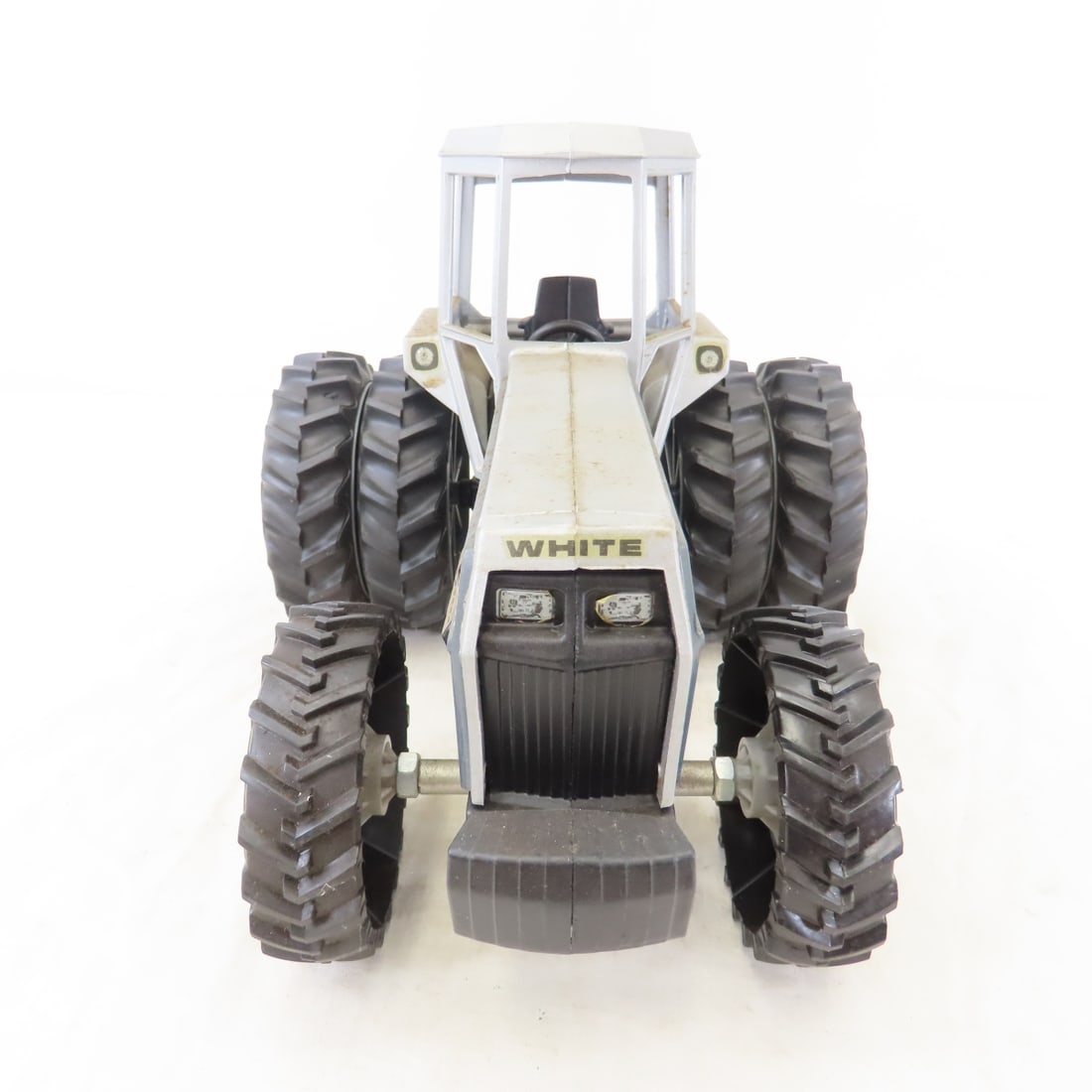 Scale Models White 2-180 Field Boss Tractor w/Box - 9