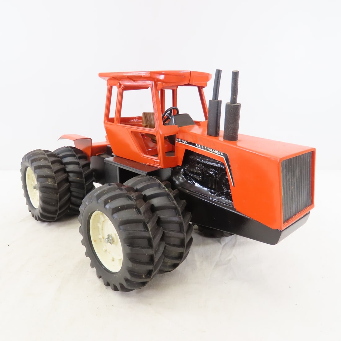 Ingenious Design Allis-Chalmers 4W-305 Tractor - 7