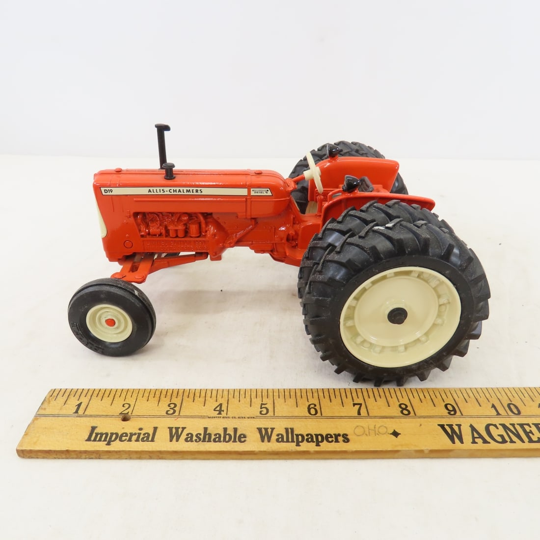 ERTL Allis-Chalmers D19 Tractor MN State Fair 1990 - 2