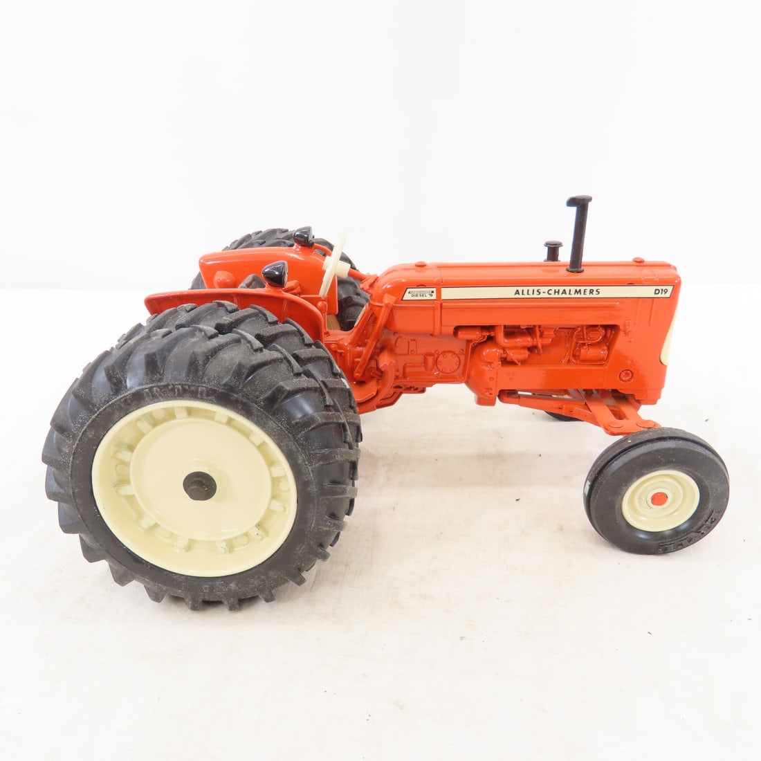 ERTL Allis-Chalmers D19 Tractor MN State Fair 1990 - 6