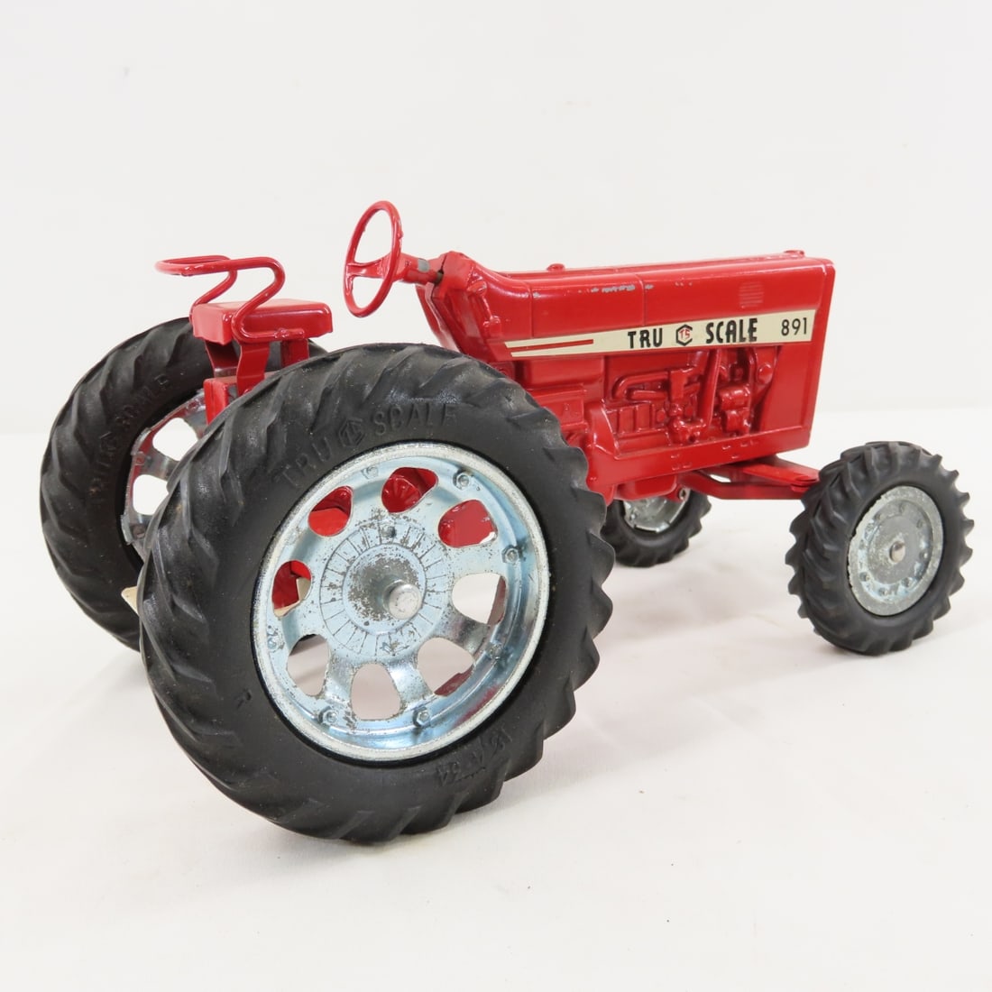 Tru Scale 891 & 401 1/16 Diecast Tractors - 5