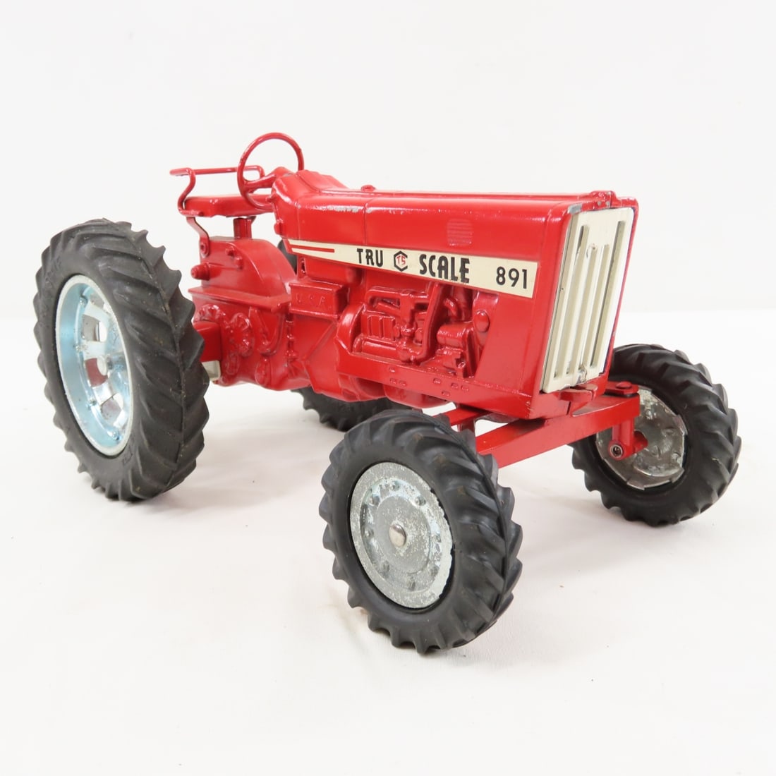 Tru Scale 891 & 401 1/16 Diecast Tractors - 7