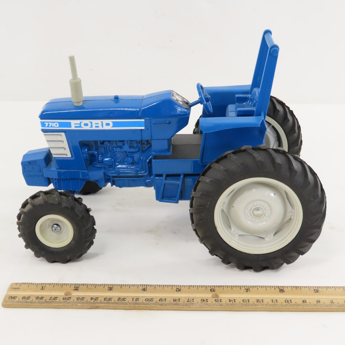 ERTL FORD 7710 Row Crop MFWD Tractor with ROPS - 2