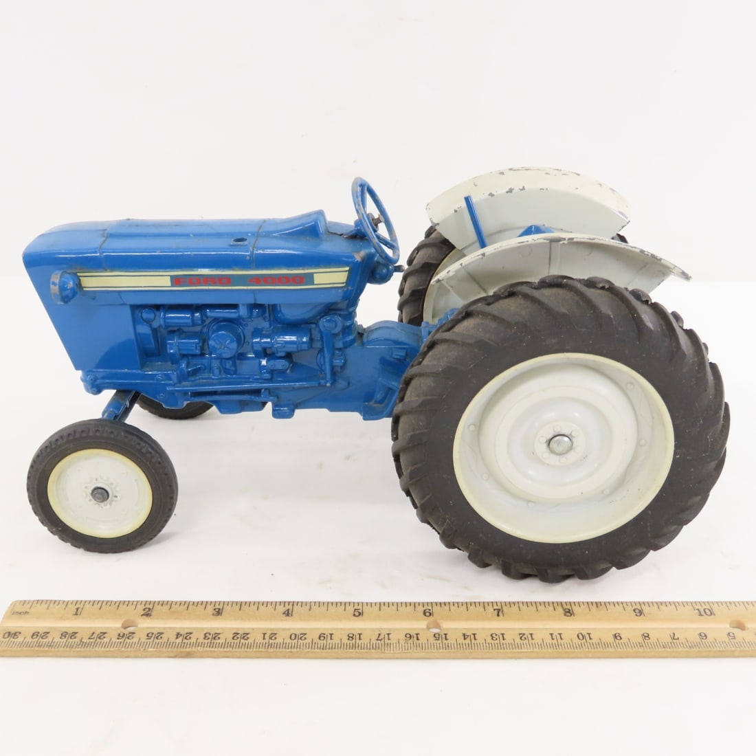 ERTL FORD 4000 WF Tractor 1/16 Diecast - 2