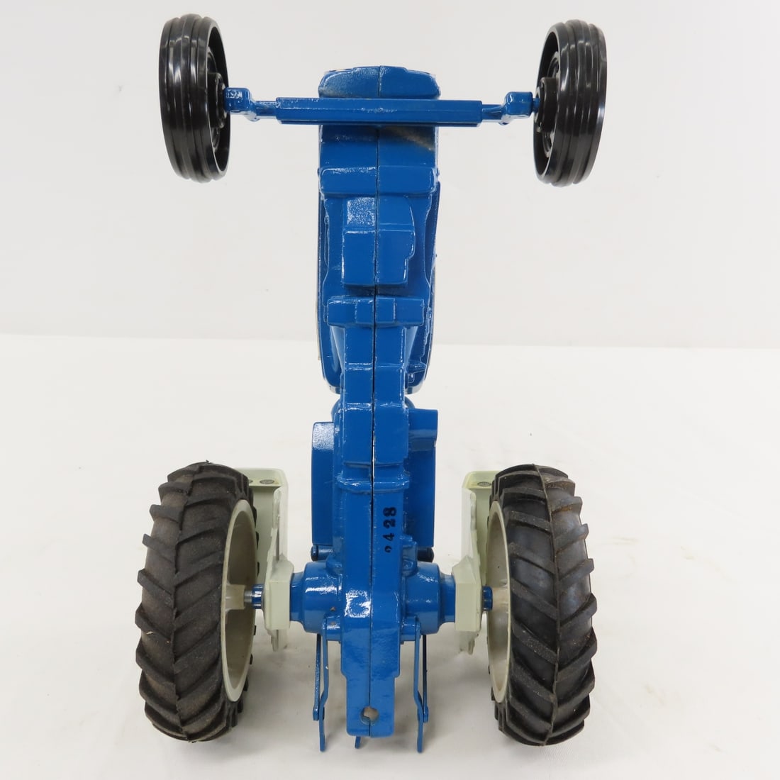 2 ERTL FORD 4600 WF Tractors 1/16 Diecast - 10