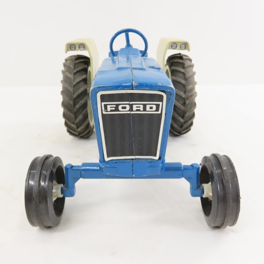2 ERTL FORD 4600 WF Tractors 1/16 Diecast - 16