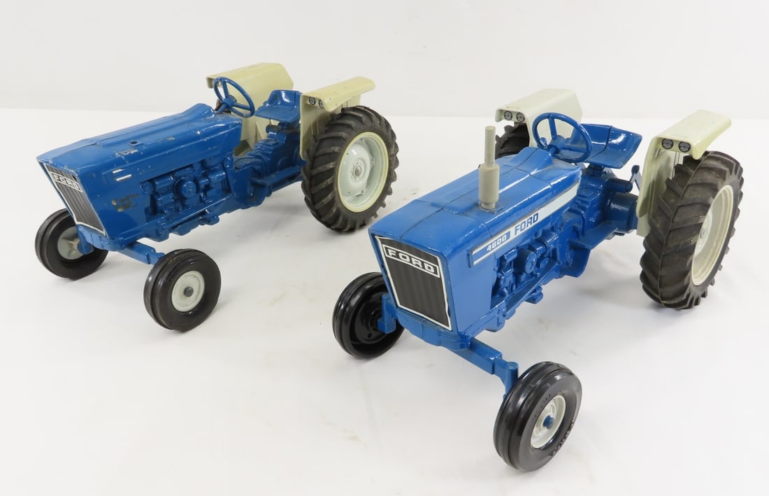2 ERTL FORD 4600 WF Tractors 1/16 Diecast: 2 ERTL FORD 4600 WF Tractors 1/16 Diecast - one missing exhaust, brake arm & stickers on one side is stamped 3026 and other stamped 2428. LOT SIZE: 12x12x7" 4 LBSAll information and photos, which are 