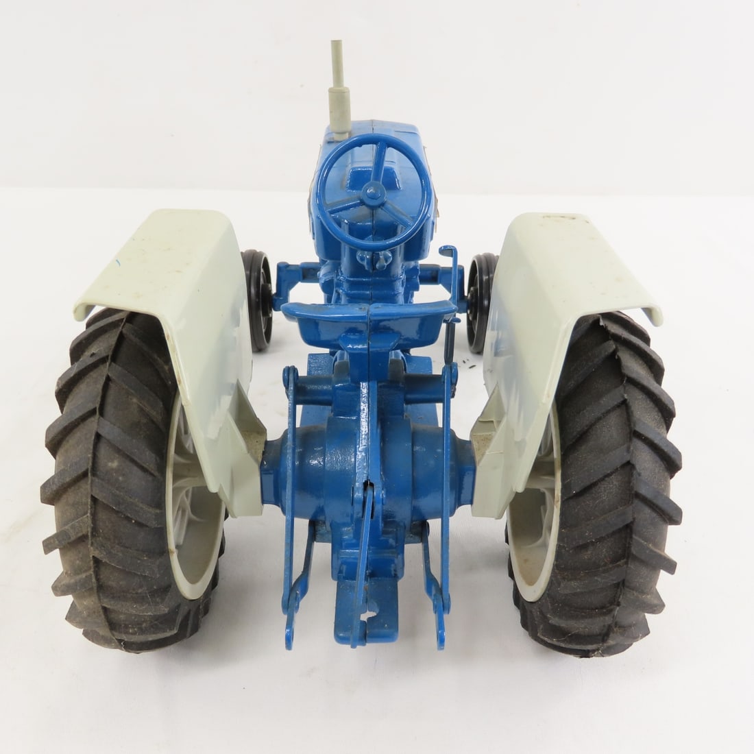 2 ERTL FORD 4600 WF Tractors 1/16 Diecast - 4
