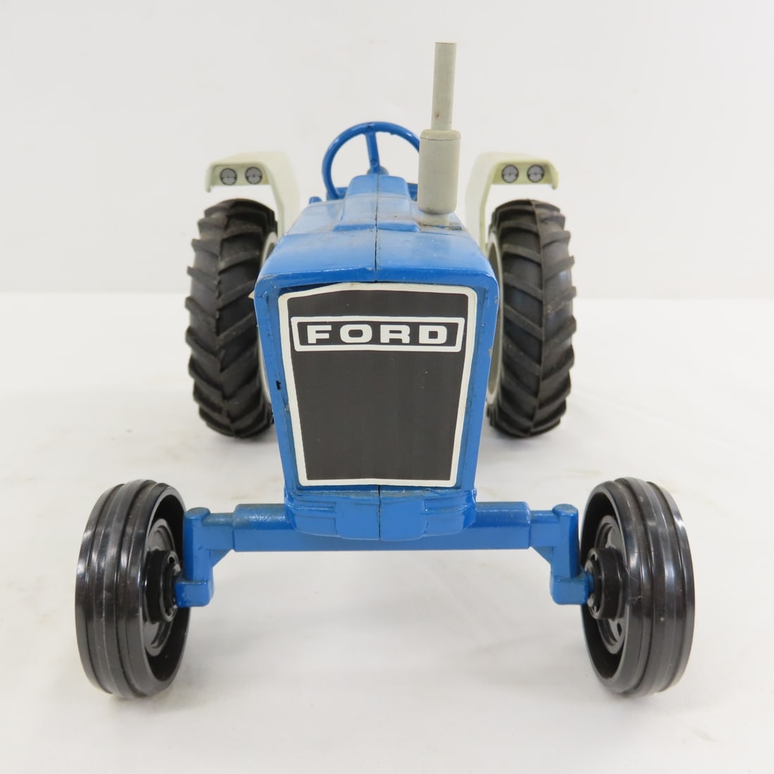 2 ERTL FORD 4600 WF Tractors 1/16 Diecast - 8