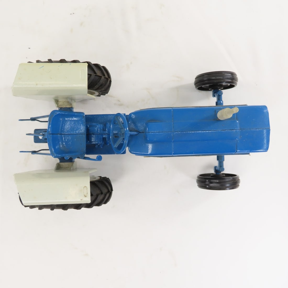 2 ERTL FORD 4600 WF Tractors 1/16 Diecast - 9