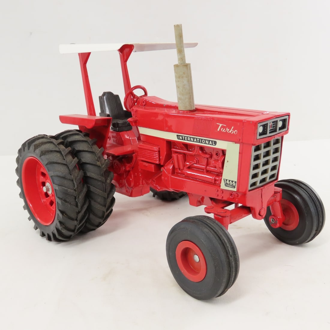 ERTL International 1466 WF Farmall Turbo w/ Canopy - 7