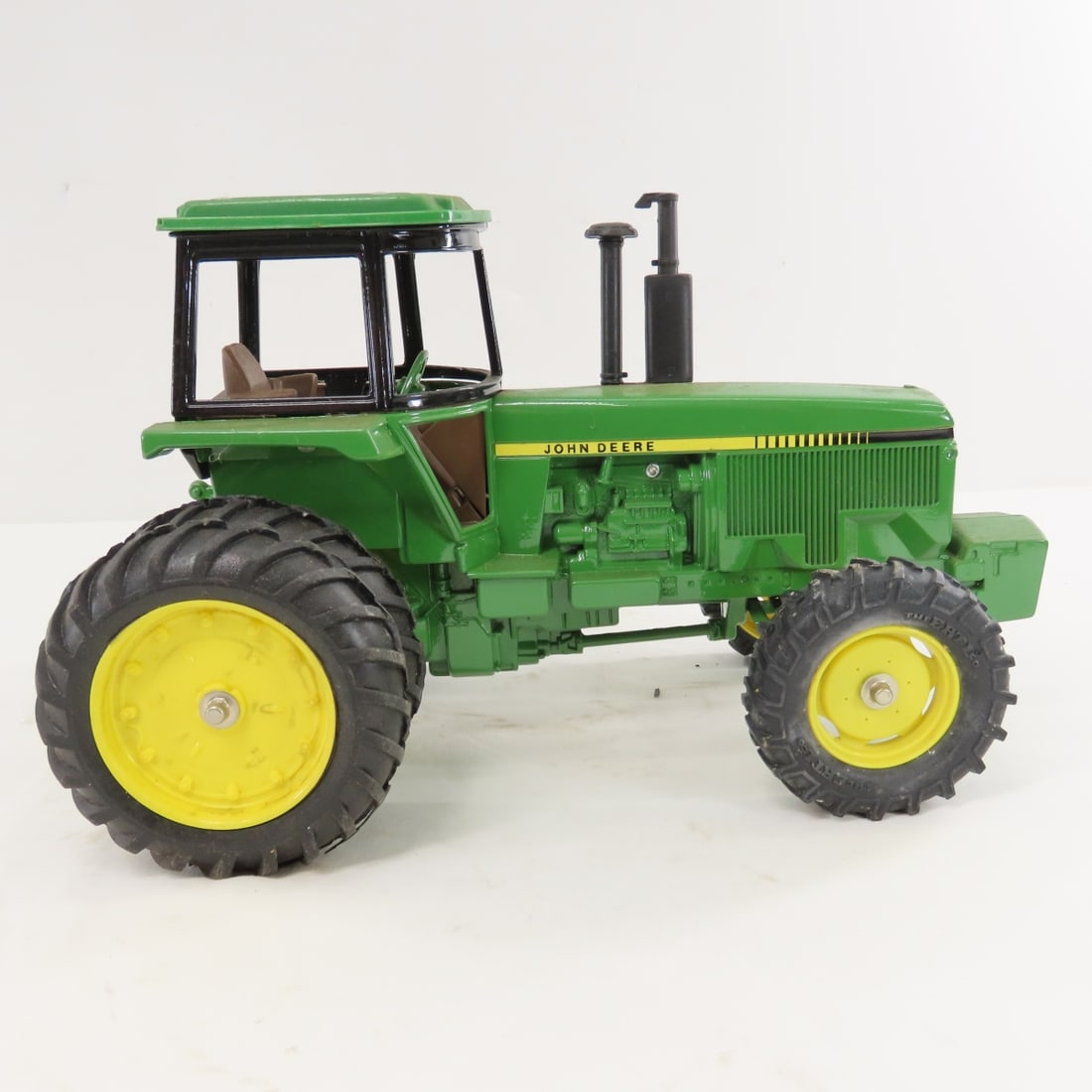 ERTL John Deere 4850 MFWD Tractor w/Duals & Cab - 6