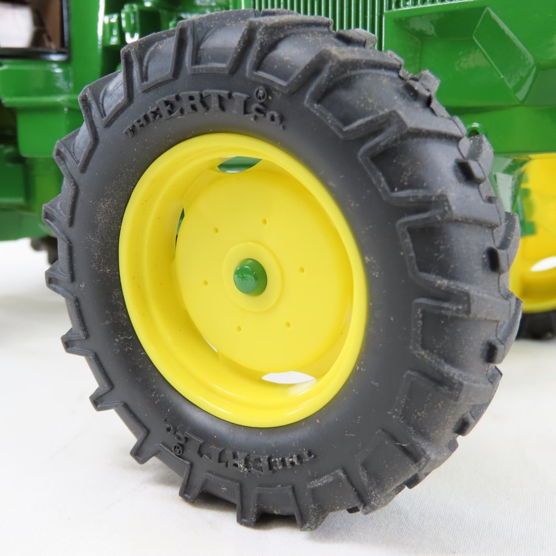 ERTL John Deere 4955 MFWD Tractor w/ Cab - 17