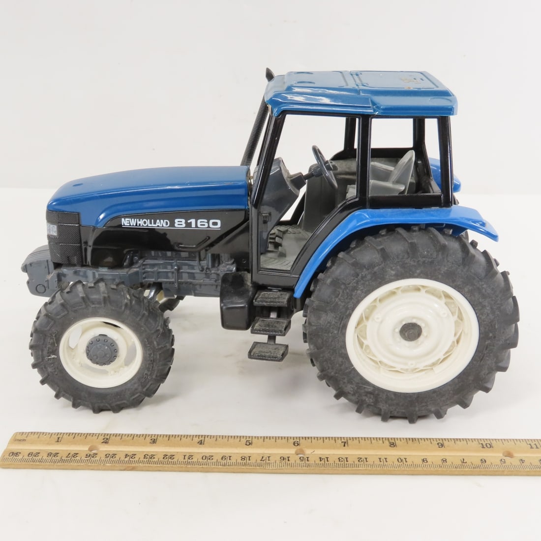 ERTL New Holland 8160 MFWD Tractor with Cab - 2