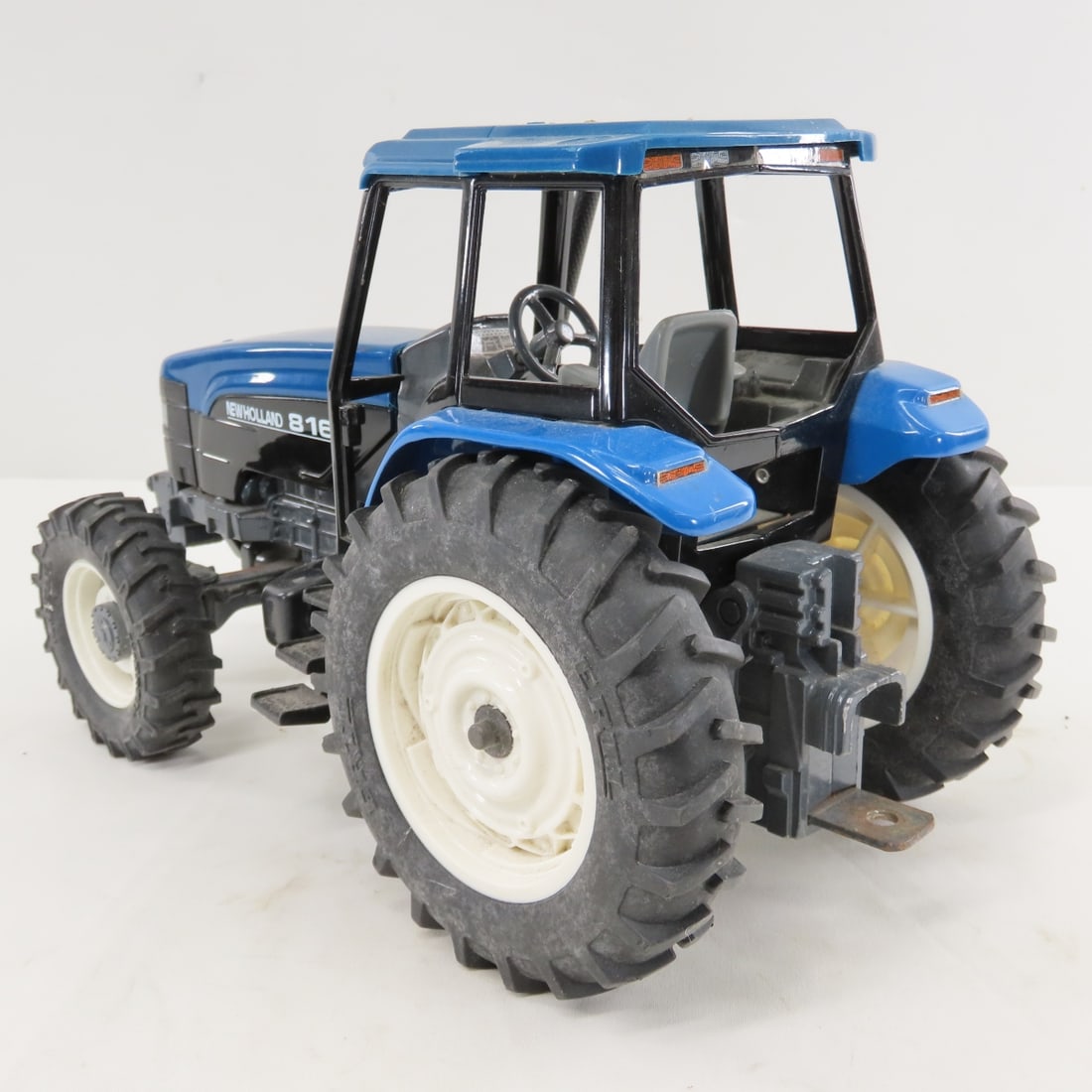 ERTL New Holland 8160 MFWD Tractor with Cab - 3