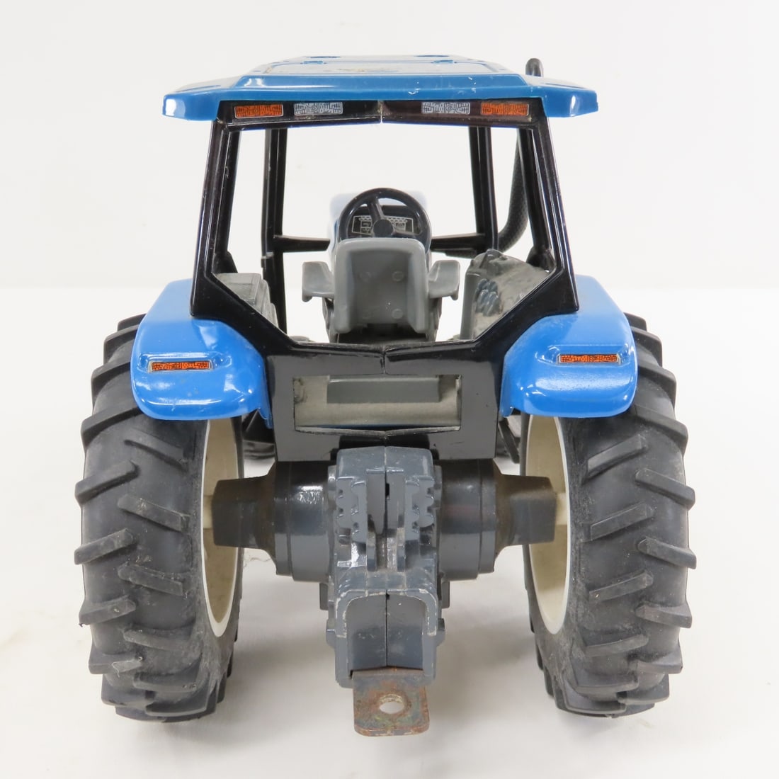 ERTL New Holland 8160 MFWD Tractor with Cab - 4