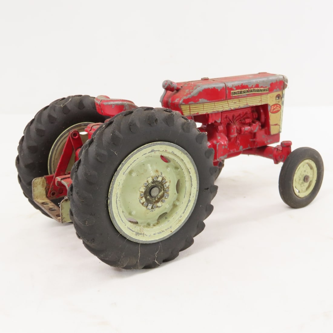 ERTL Farmall 404 NF & International 240 WF Tractor - 5