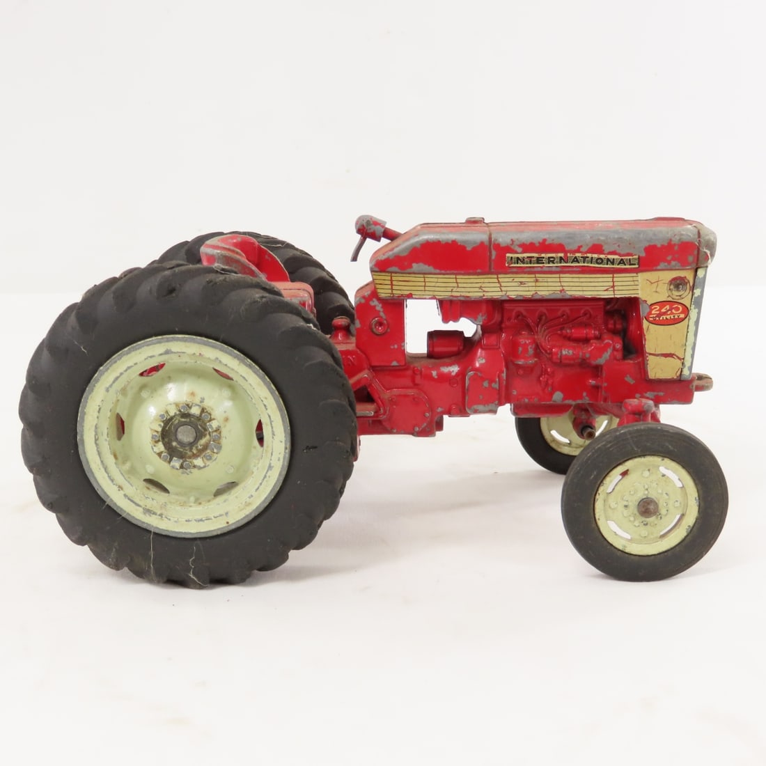 ERTL Farmall 404 NF & International 240 WF Tractor - 6