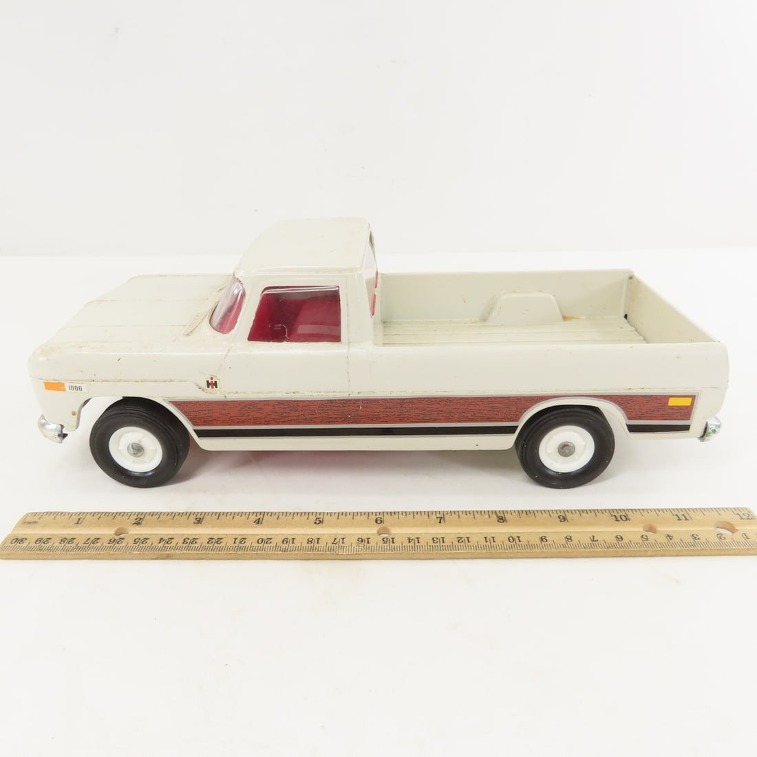 ERTL IH 1000 Fashion Action Pickup Truck - 2