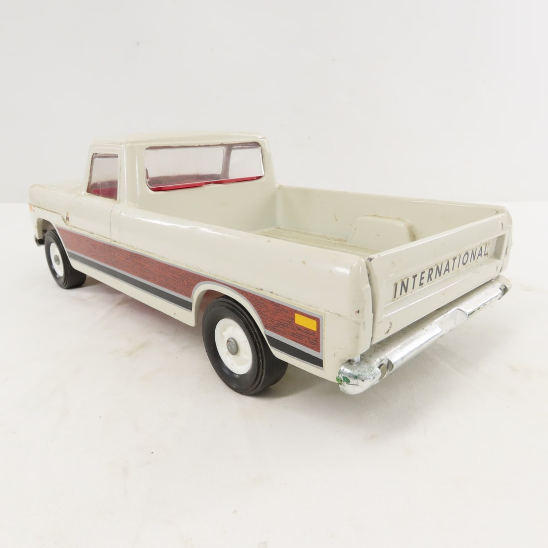 ERTL IH 1000 Fashion Action Pickup Truck - 3
