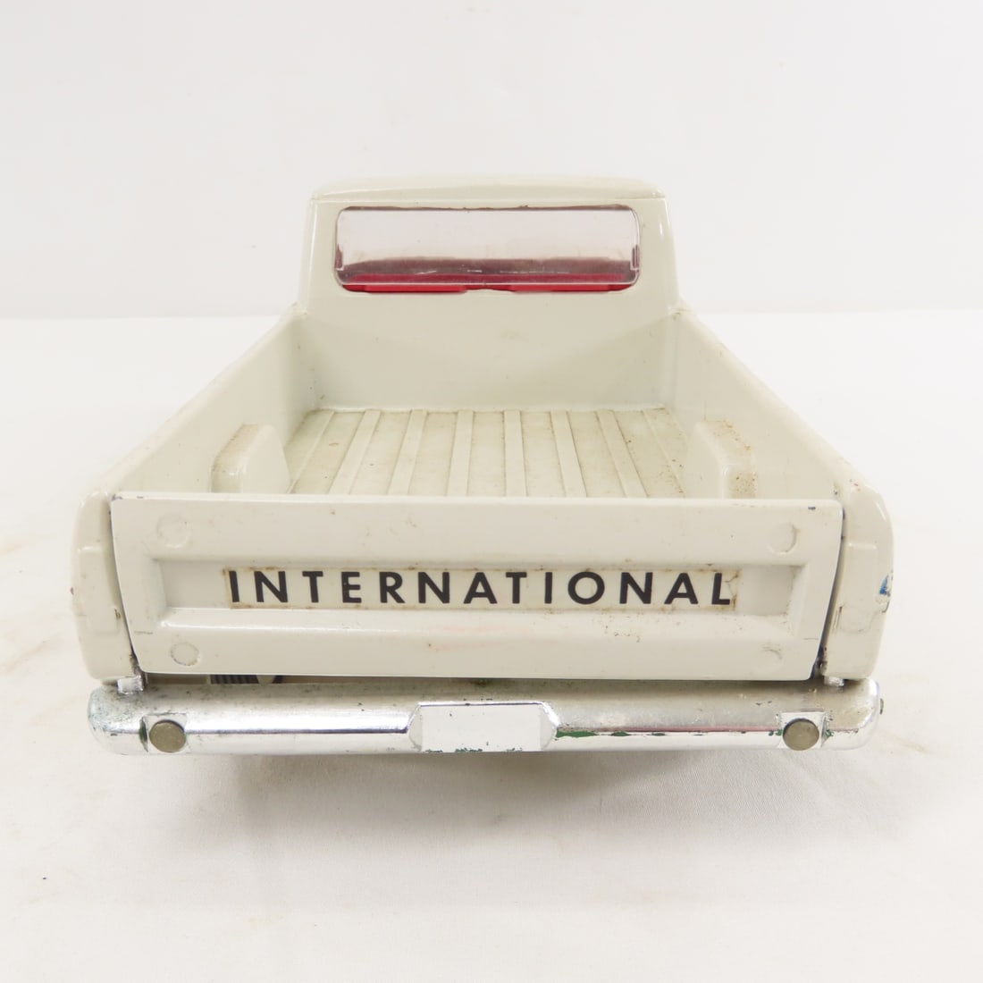 ERTL IH 1000 Fashion Action Pickup Truck - 4