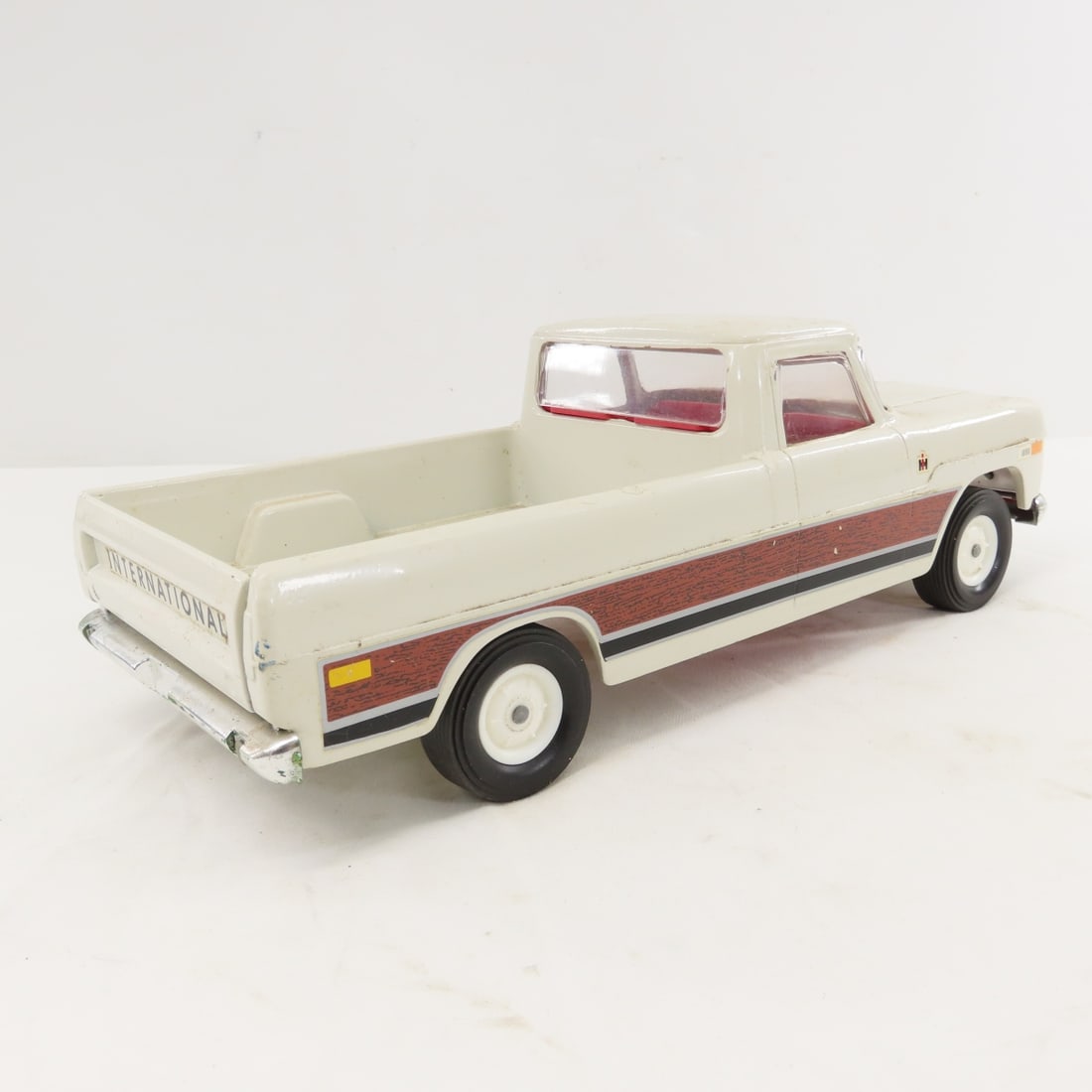 ERTL IH 1000 Fashion Action Pickup Truck - 5