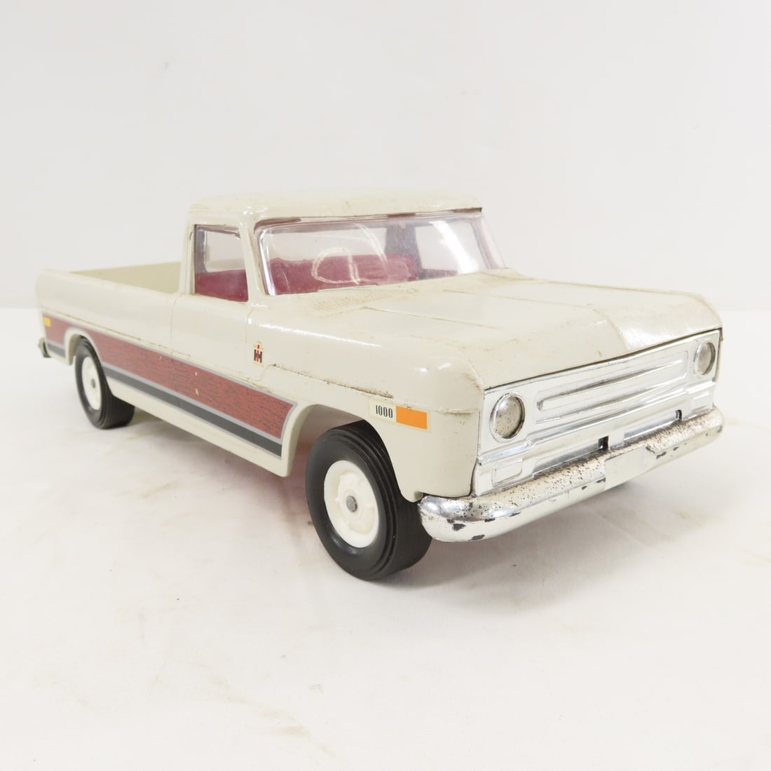 ERTL IH 1000 Fashion Action Pickup Truck - 7