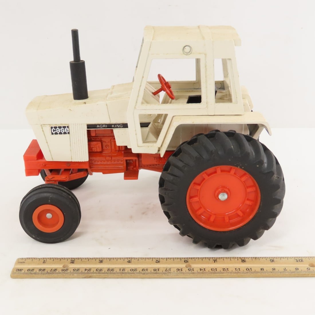 ERTL CASE Agri-King 1070 WF Tractor with Cab - 2