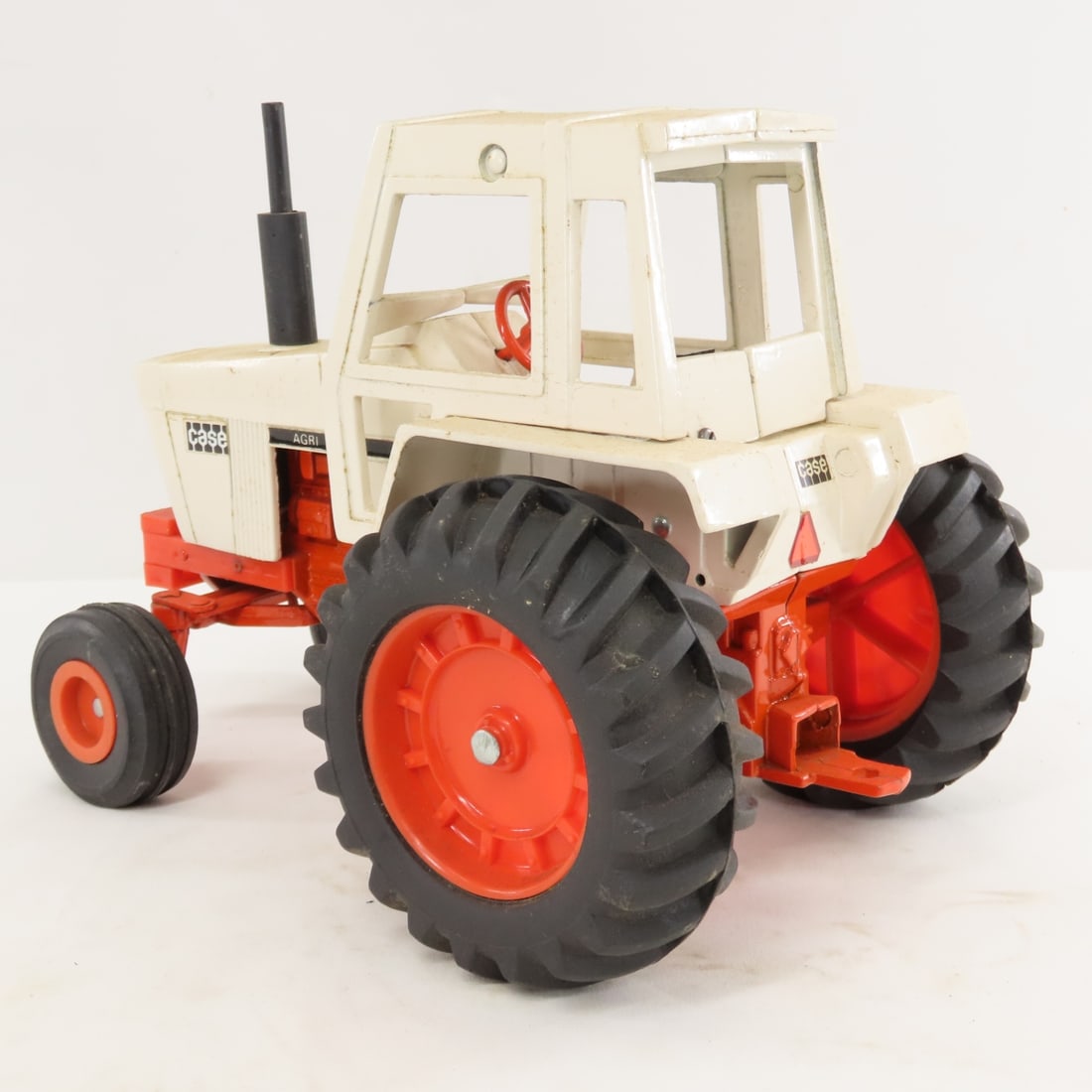 ERTL CASE Agri-King 1070 WF Tractor with Cab - 3