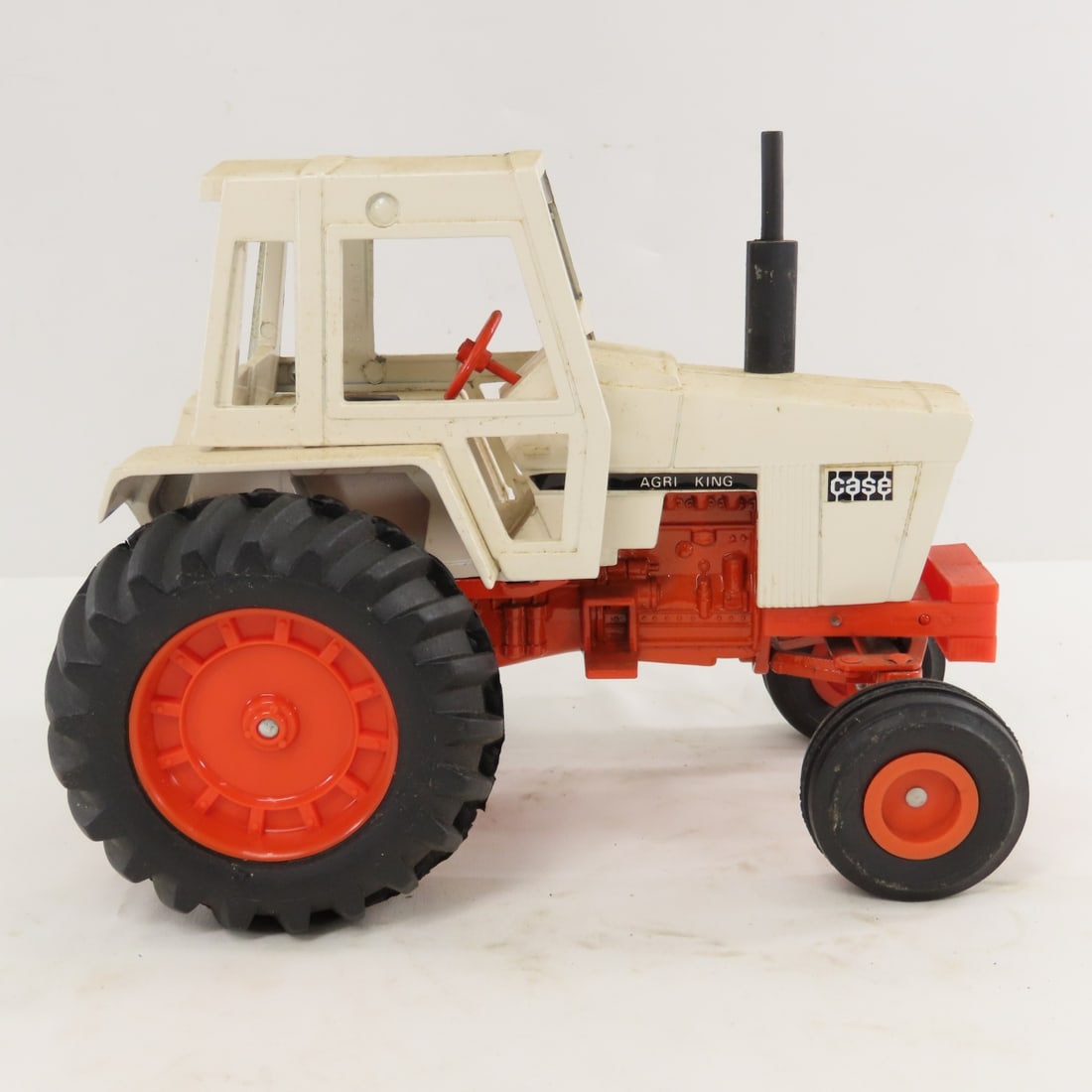 ERTL CASE Agri-King 1070 WF Tractor with Cab - 6