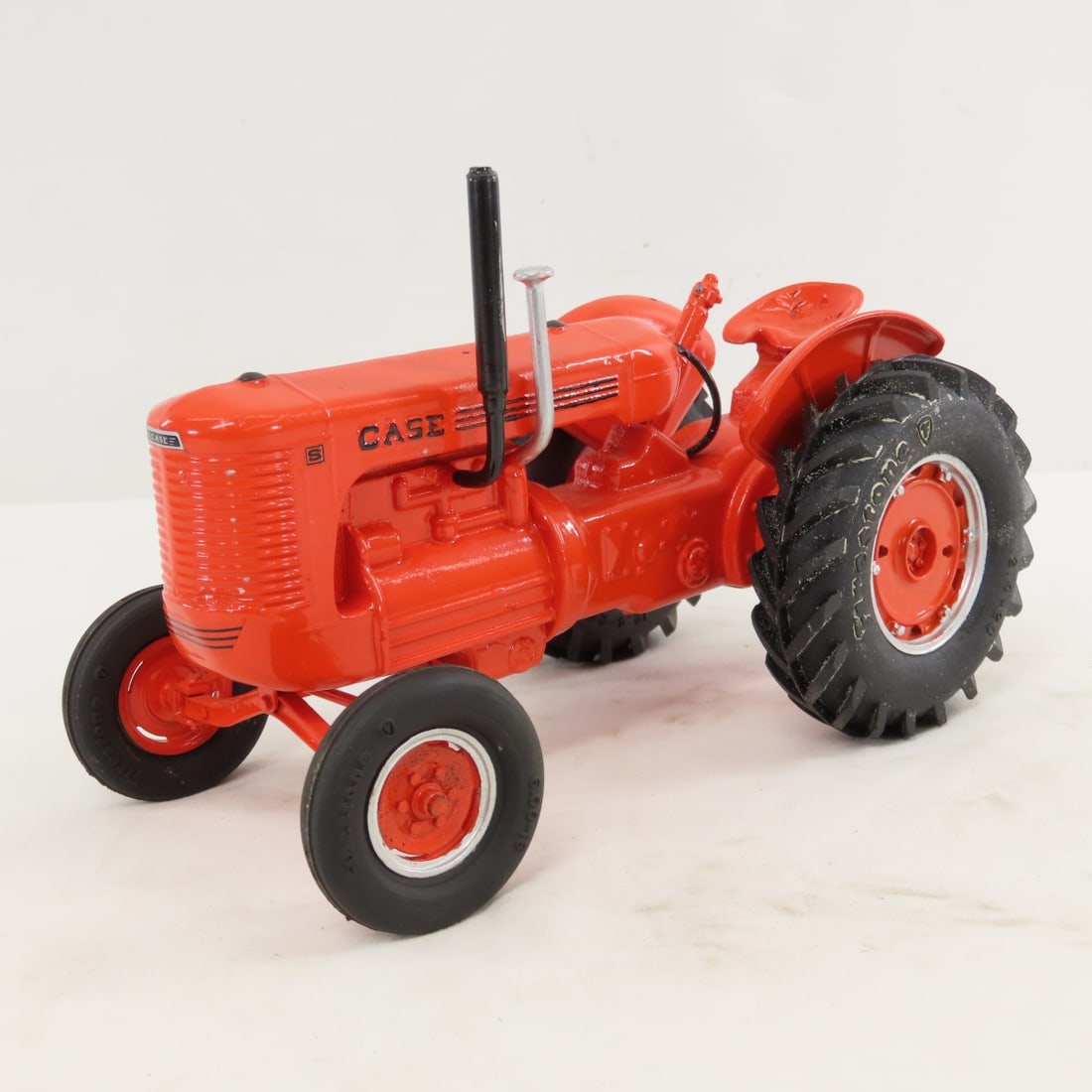 Scratch Built CASE S WF Tractor 1/16 Diecast: Scratch Built CASE S WF Tractor 1/16 Diecast - steering wheel is damaged, unmarked, LOT SIZE: 8x5x5" 2.5 LBSAll information and photos, which are part of the description) are intended to be as