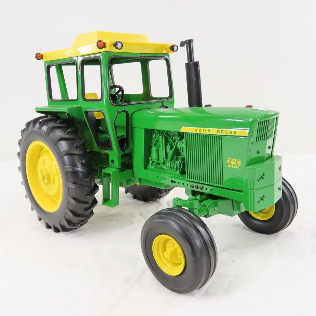 ERTL JD 4520 Tractor 2001 Toy Farmer National Show - 7