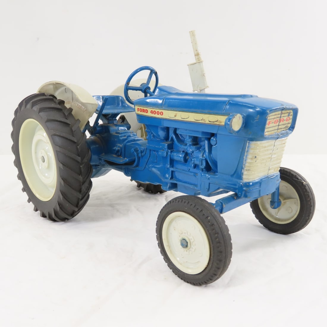 ERTL FORD 4000 WF Tractor w/3 pt Hitch - 7
