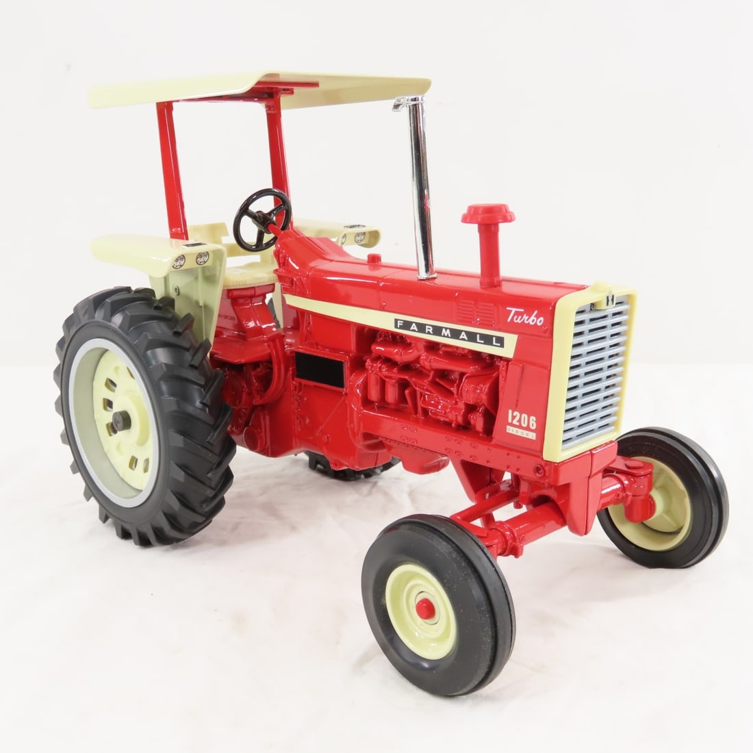 ERTL Farmall 1206 Tractor/Canopy Centennial 2002 - 7