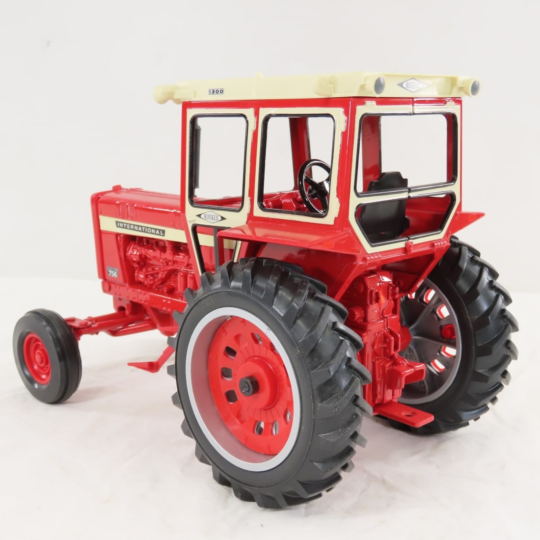 ERTL International Custom 756 w/ Hinniker 1300 Cab - 3