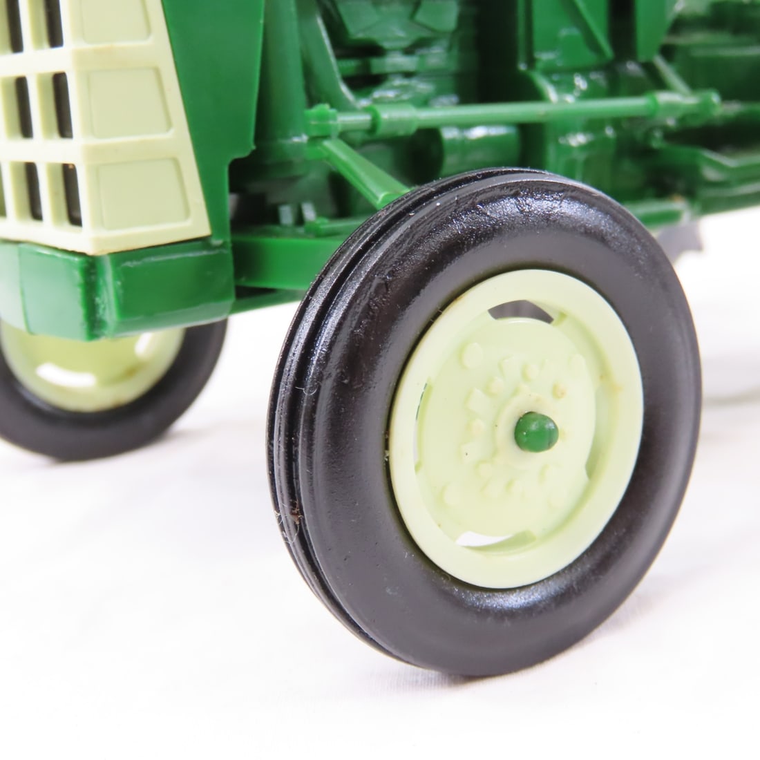 Yoder's Oliver 550 WF Plastic Tractor 1/16 Scale - 17