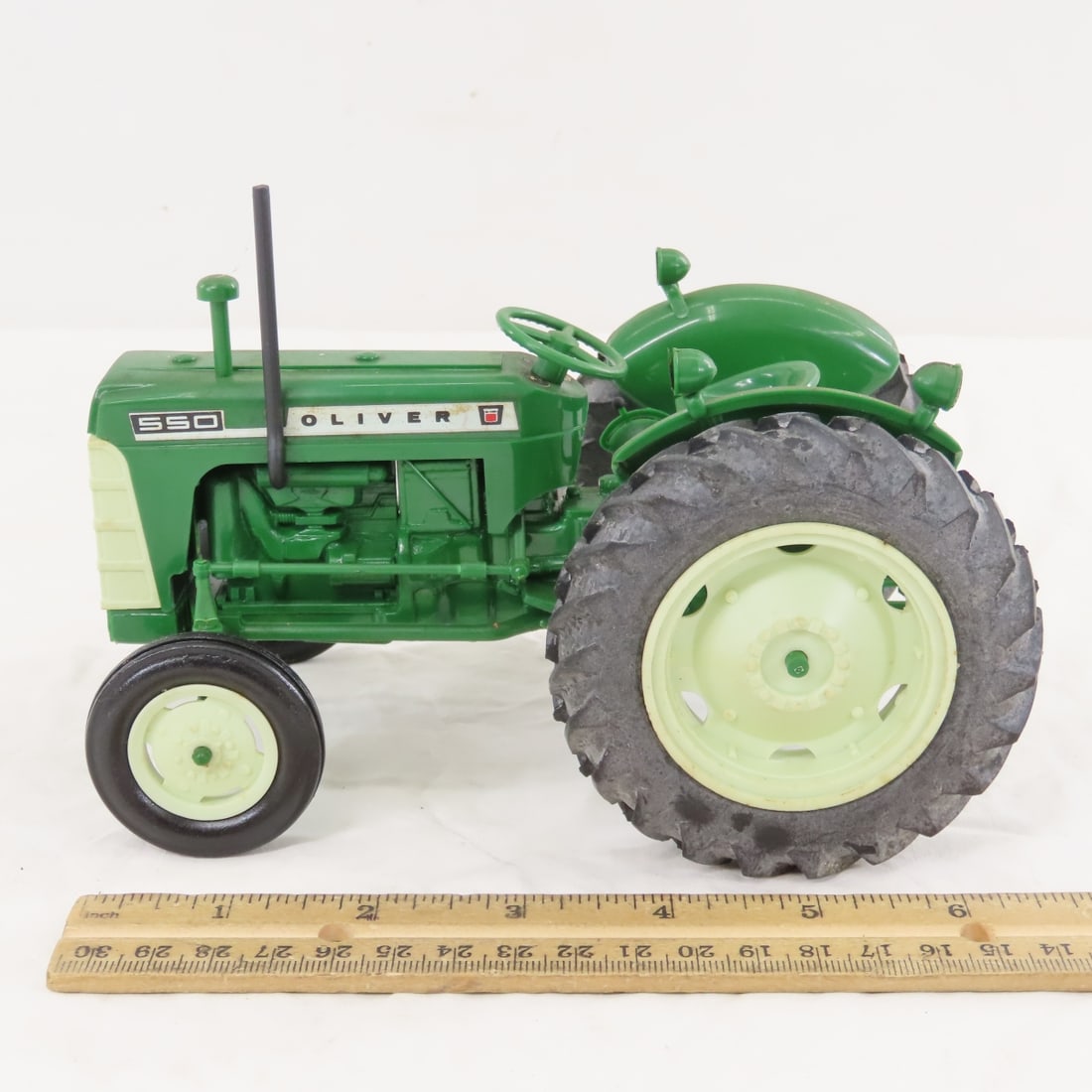 Yoder's Oliver 550 WF Plastic Tractor 1/16 Scale - 2