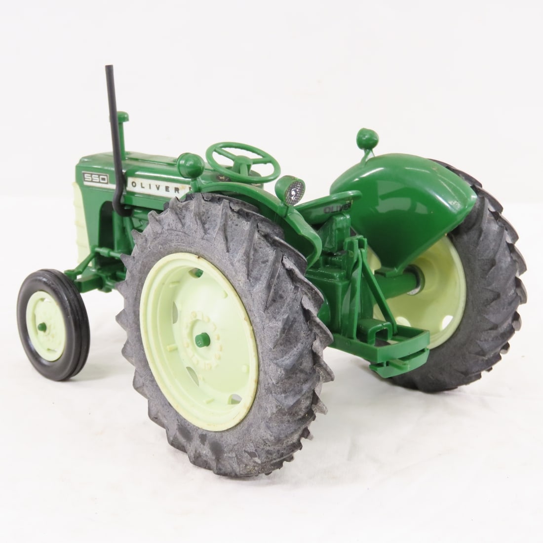 Yoder's Oliver 550 WF Plastic Tractor 1/16 Scale - 3