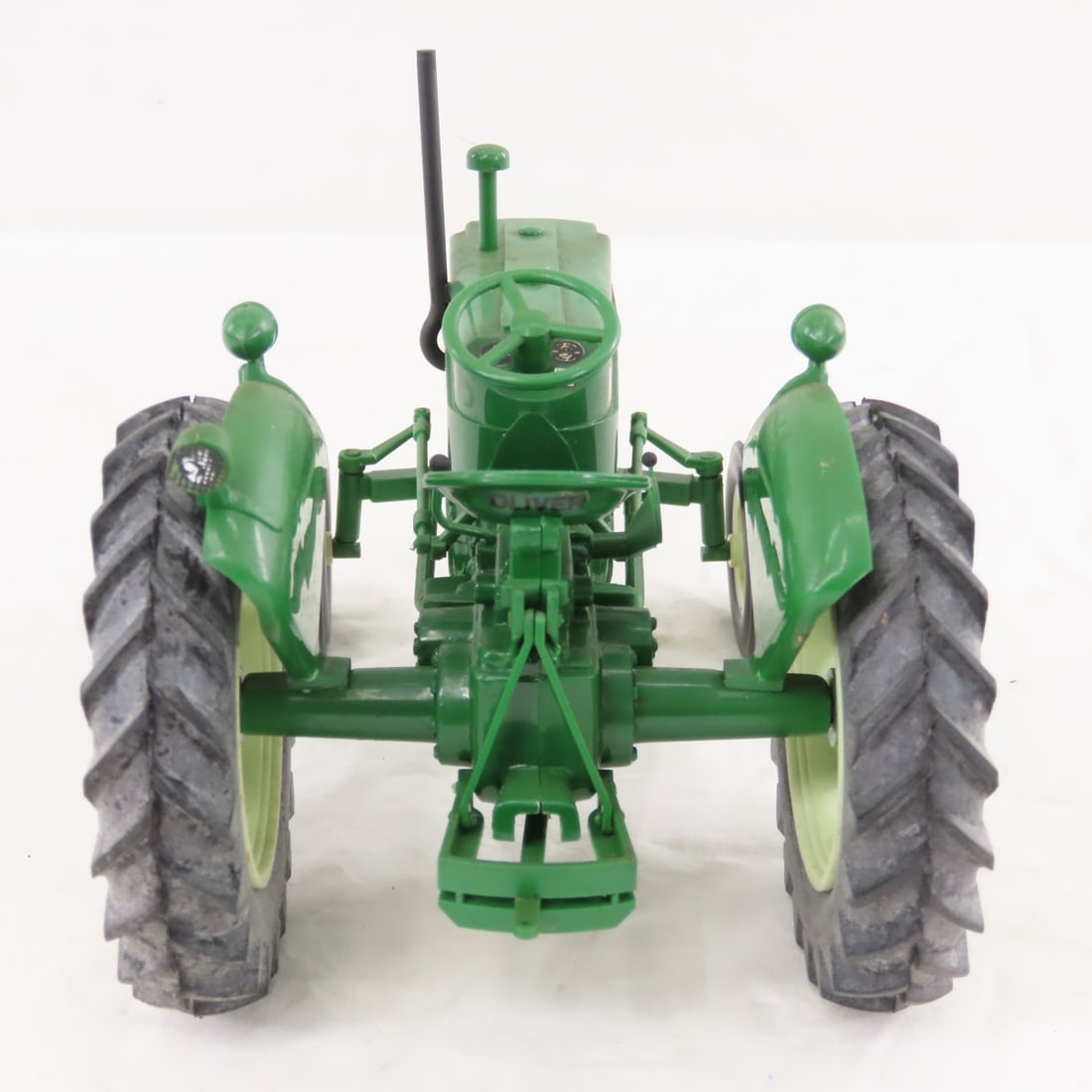 Yoder's Oliver 550 WF Plastic Tractor 1/16 Scale - 4