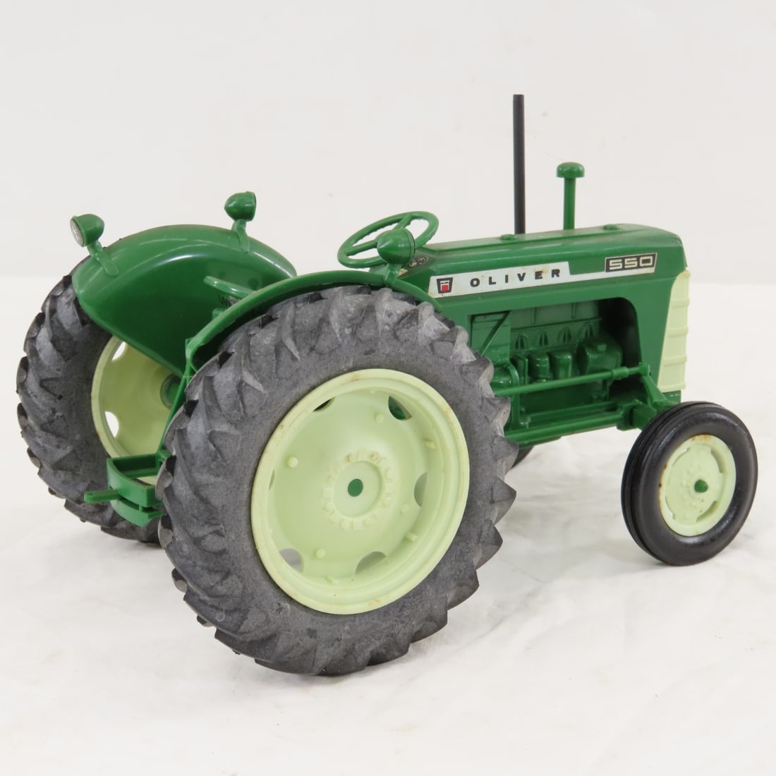 Yoder's Oliver 550 WF Plastic Tractor 1/16 Scale - 5