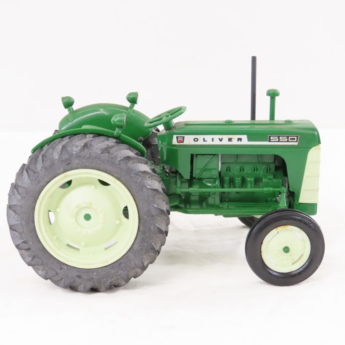 Yoder's Oliver 550 WF Plastic Tractor 1/16 Scale - 6
