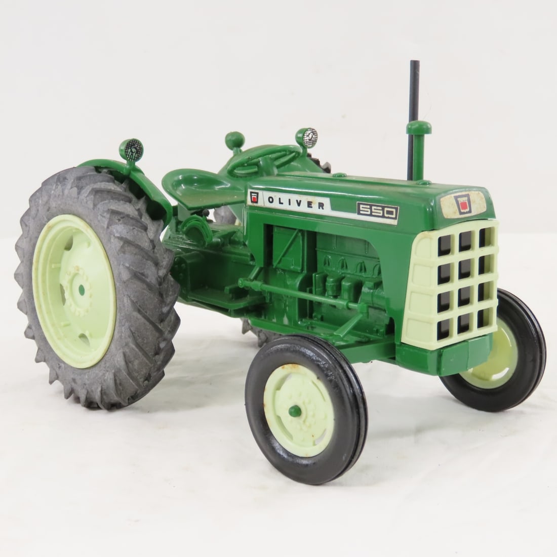 Yoder's Oliver 550 WF Plastic Tractor 1/16 Scale - 7