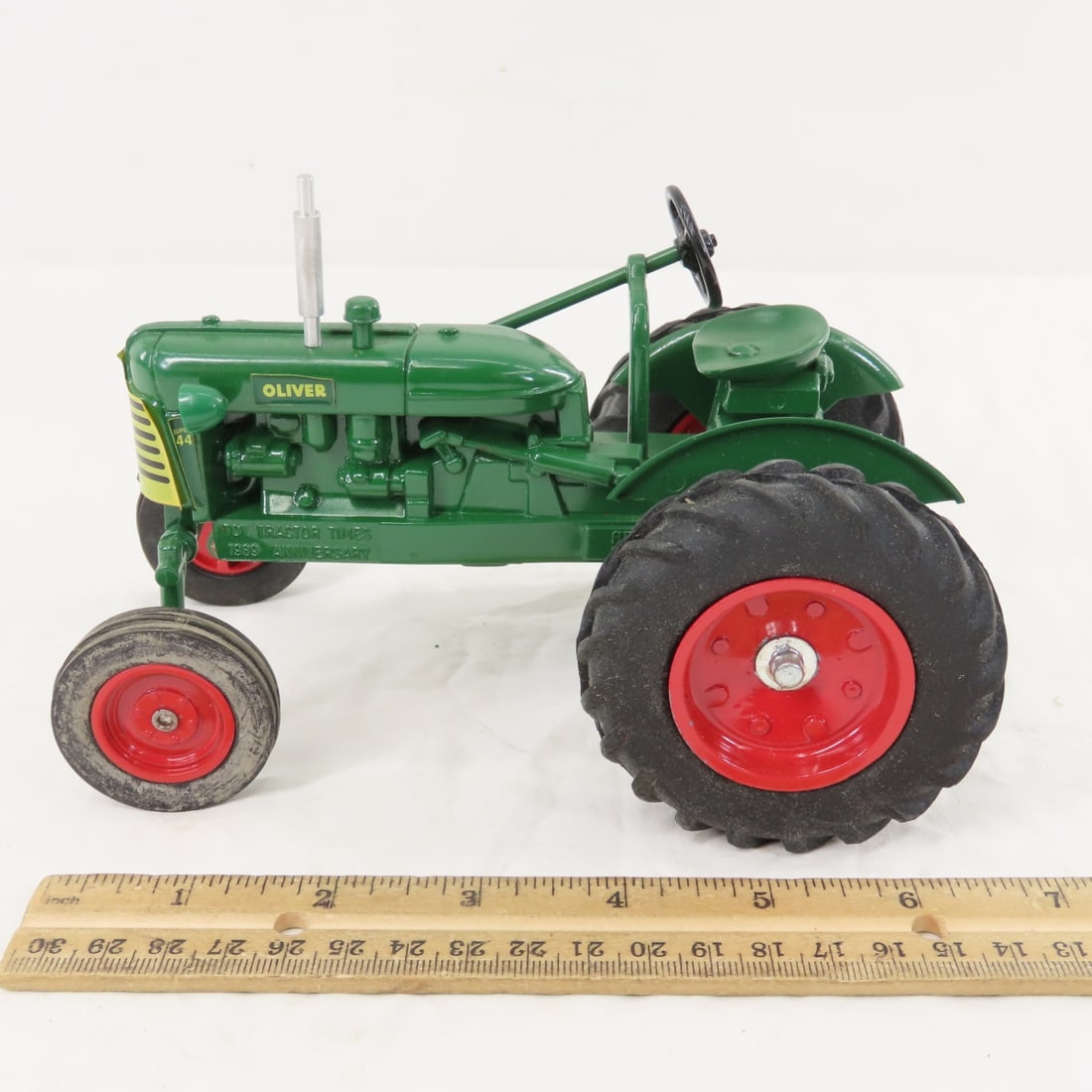 SpecCast Oliver Super 44 Tractor 1989 Toy Tractor - 2