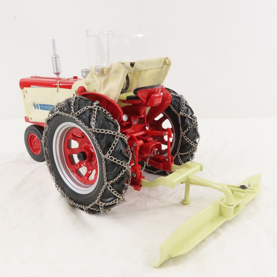ERTL Farmall 460 Tractor w/Blade & Windbreaker - 3