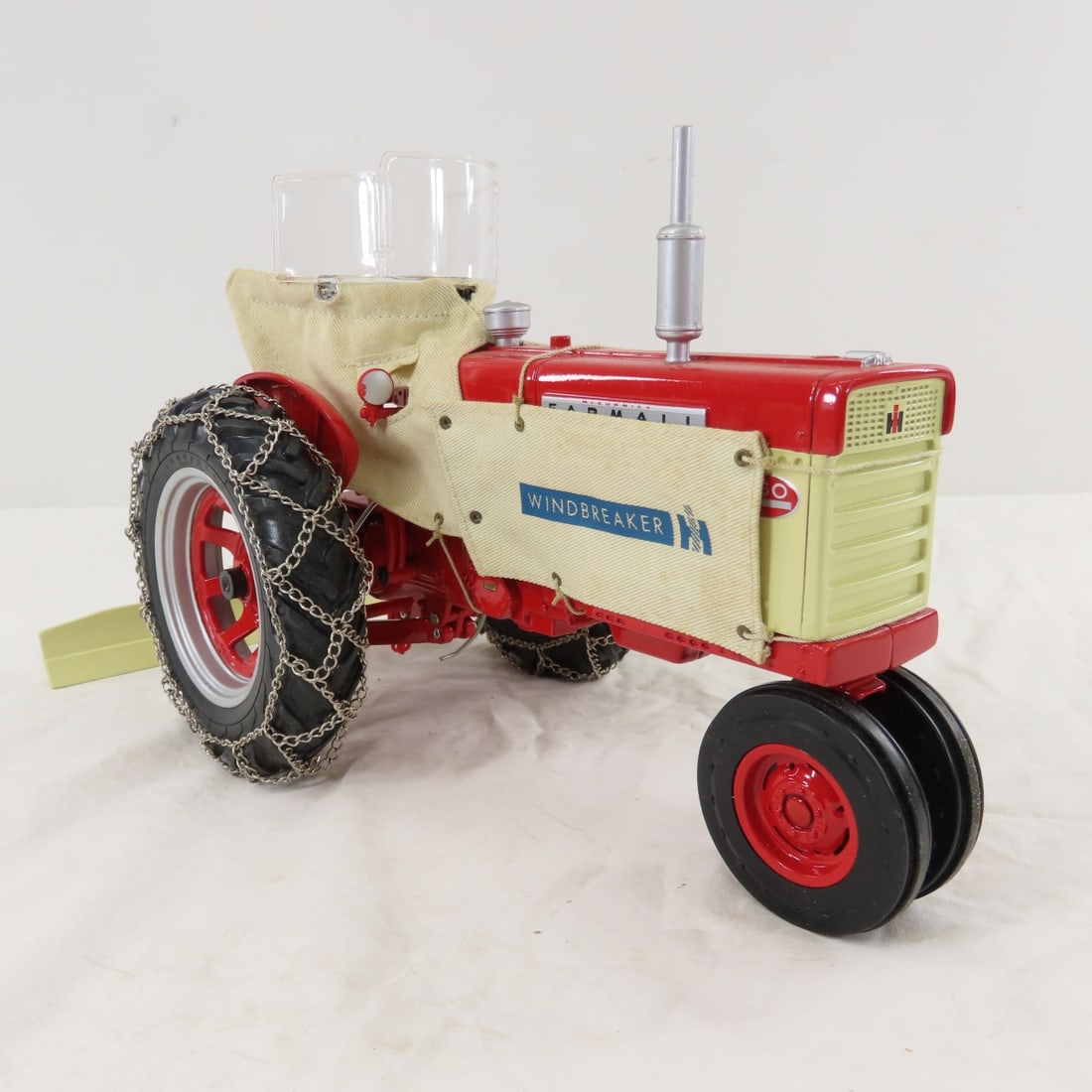 ERTL Farmall 460 Tractor w/Blade & Windbreaker - 7