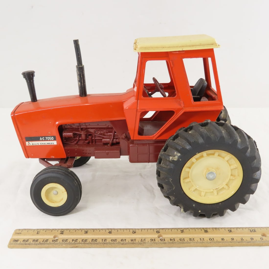 ERTL Allis-Chalmers 7050 Tractor- Maroon Belly - 2