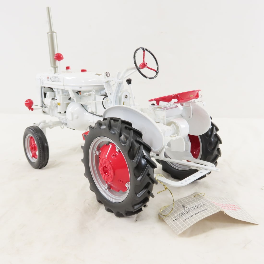 Franklin Mint Farmall Super A Demonstrator Tractor - 3