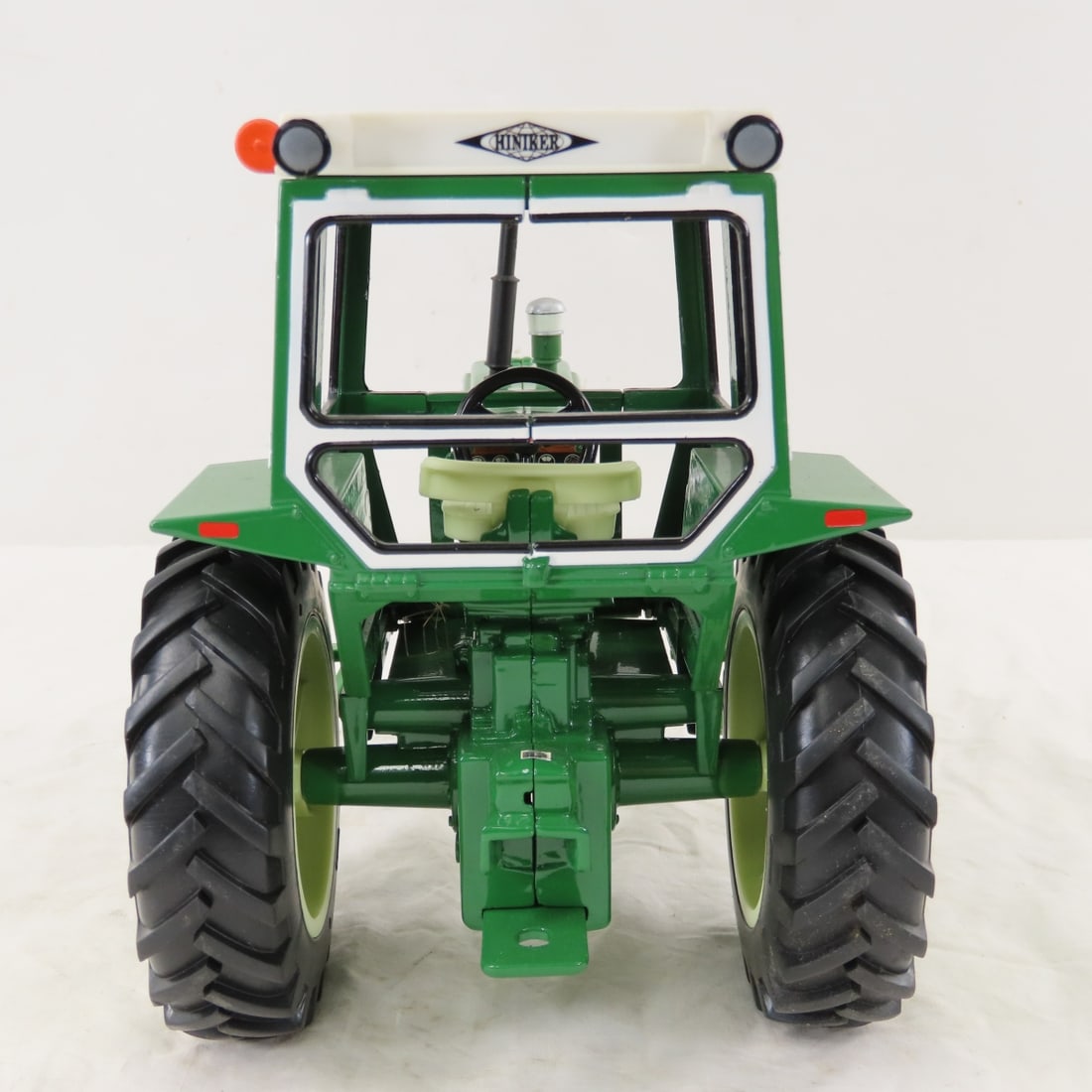 ERTL Oliver 1555 Tractor w/ Hiniker Cab 2003 Show - 4