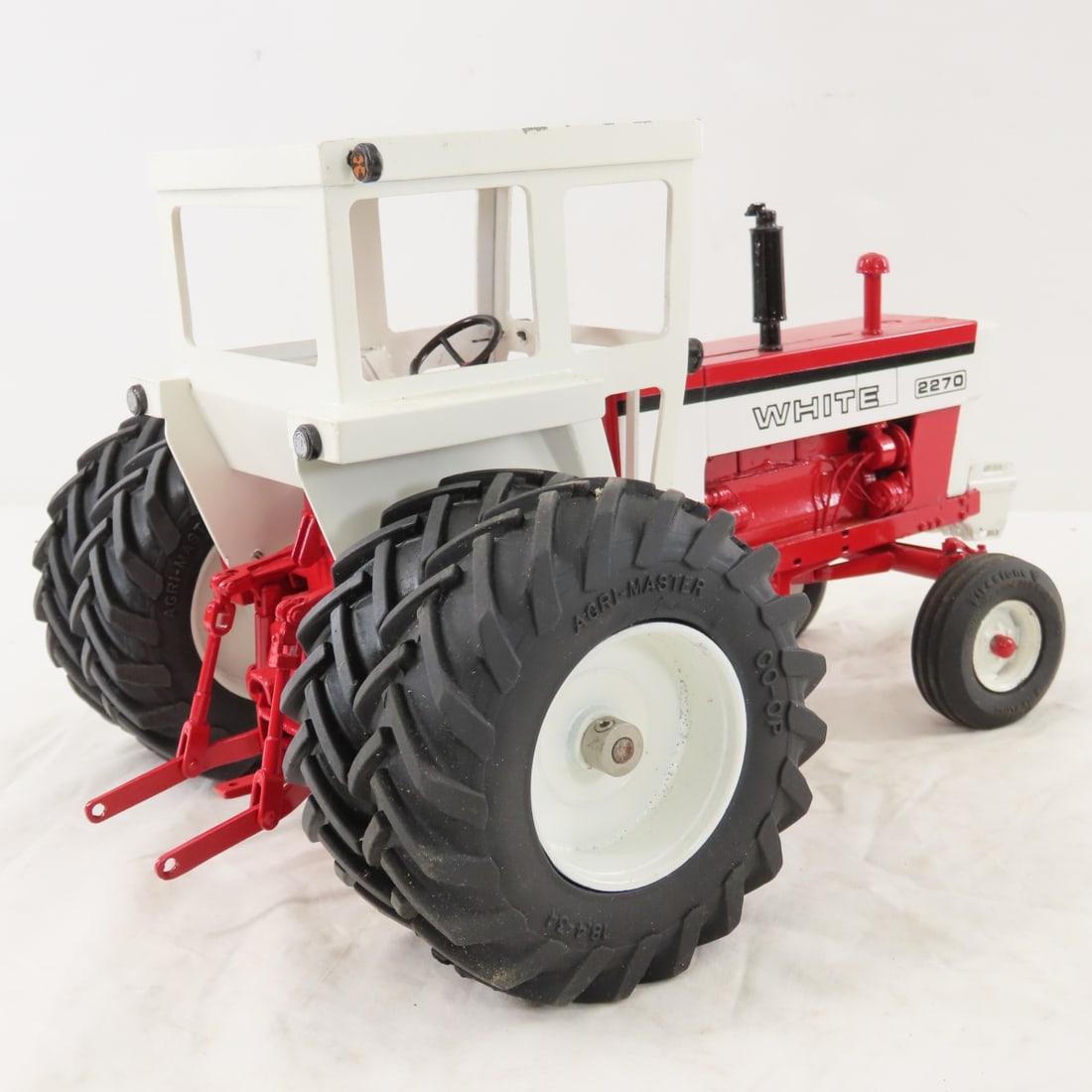 Gilbert Berg White 2270 WF Tractor with Cab - 5