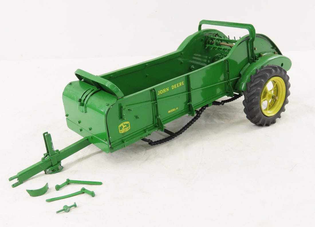 Scratch Built John Deere Model H Spreader: Scratch Built John Deere Model H Spreader - unsigned, pressed metal, a few small broken pieces, 1/16 scale, LOT SIZE: 13x6x4" 2 LBSAll information and photos, which are part of the description) are in
